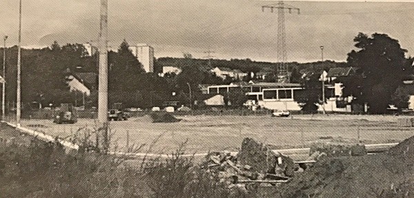 Der Stand der Bauarbeiten am neuen Rasenplatz (Anfang September 1993).