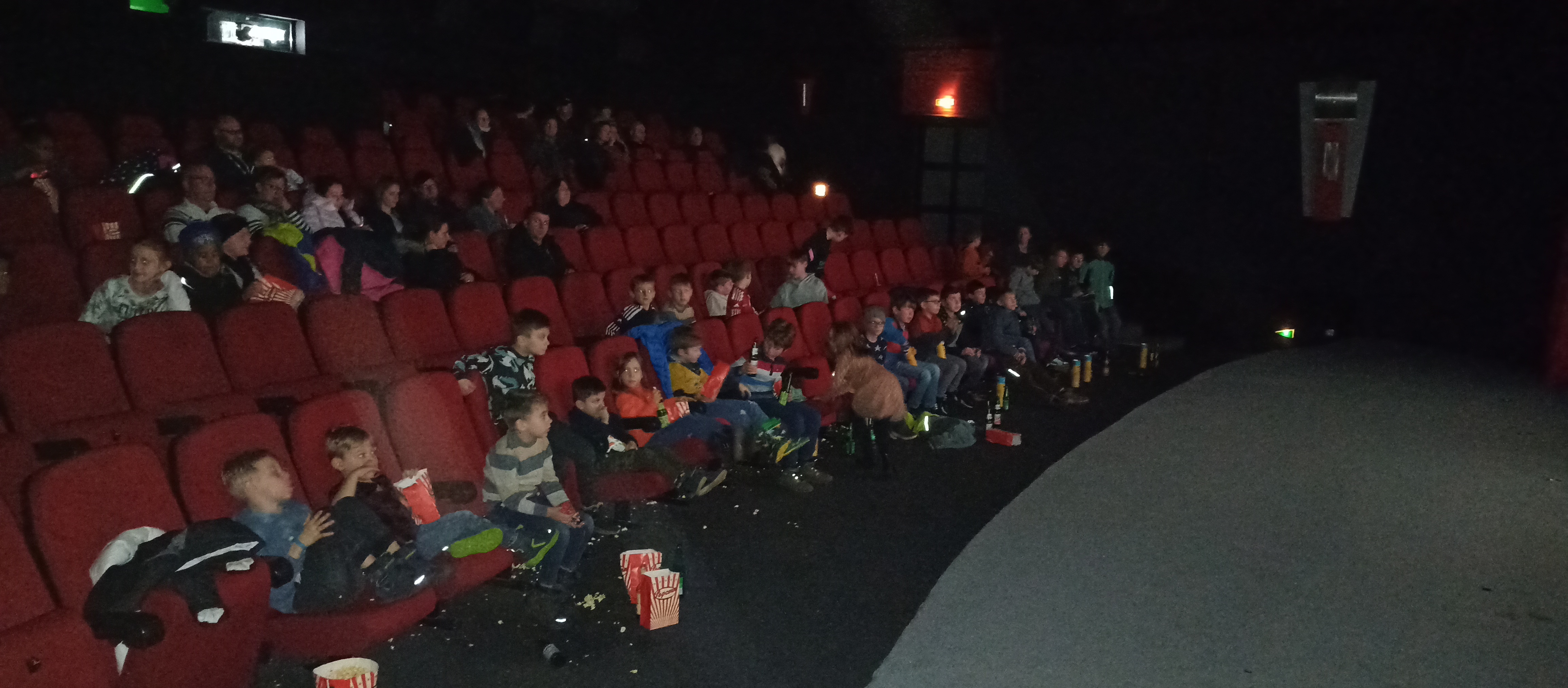Du betrachtest gerade Besuch im Regina Kino mit der G- und F-Jugend